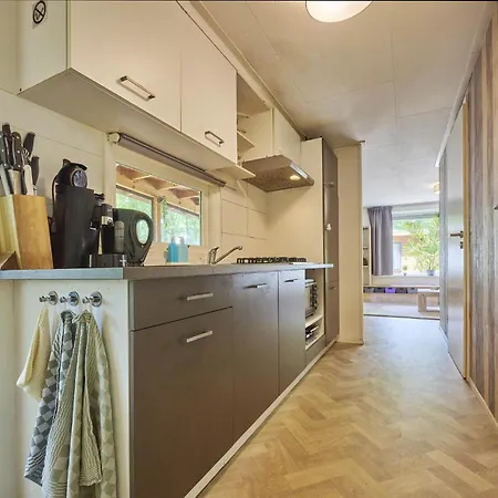 بيت للعطل T Heische Hofje